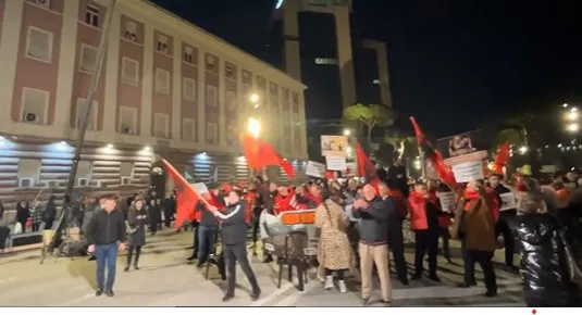 Protesti u Tirani: "Edi Rama, lopove, gdje su milijarde"