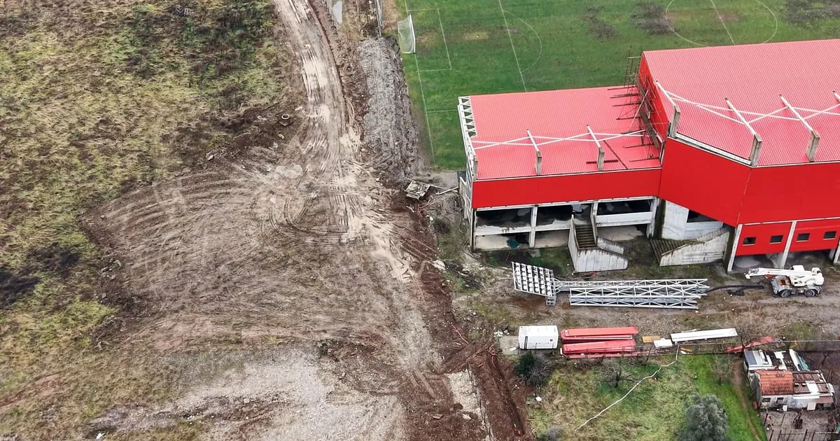 Razmontiran reflektor sa DG Arene nakon rušenja ograde