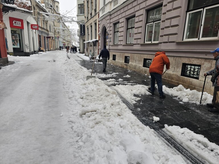 Sarajevo traži radnike za čišćenje snijega: Plata 500 eura