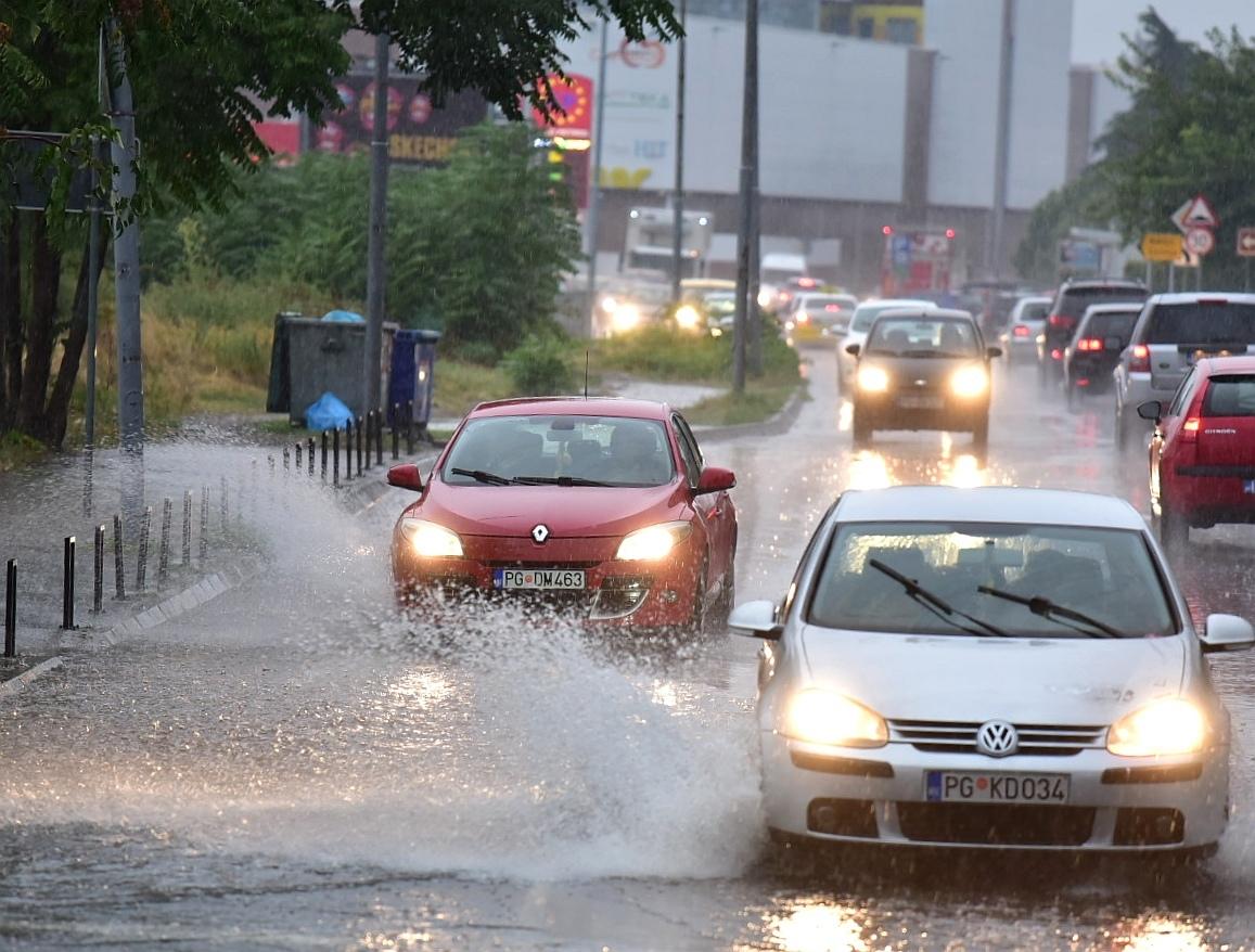 Sjutra crveni meteoalarm: Pripremite se za jake padavine i grmljavinu