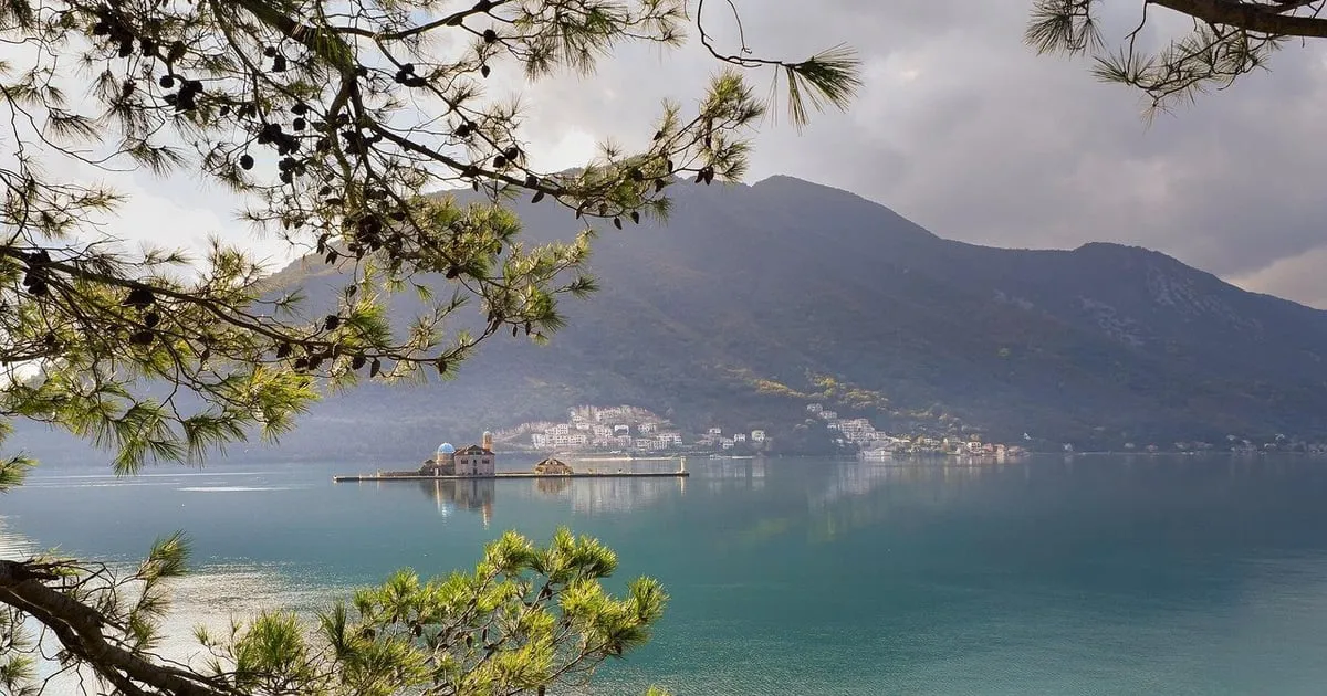 Sjutra oblačno, uz povremenu kišu i snijeg u planinama