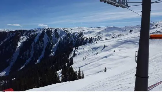 Skijaš preminuo nakon sudara sa tinejdžerom u Austriji Skijaš preminuo nakon sudara sa tinejdžerom u Austriji