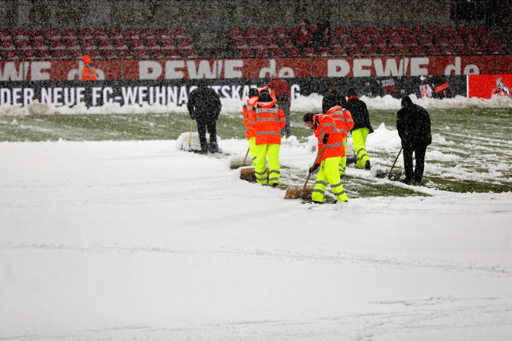 Snijeg ometa fudbalske mečeve u Njemačkoj