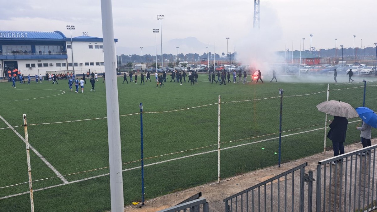 Sukob uprave Budućnosti i navijača: Prekinut meč sa Ilarionom