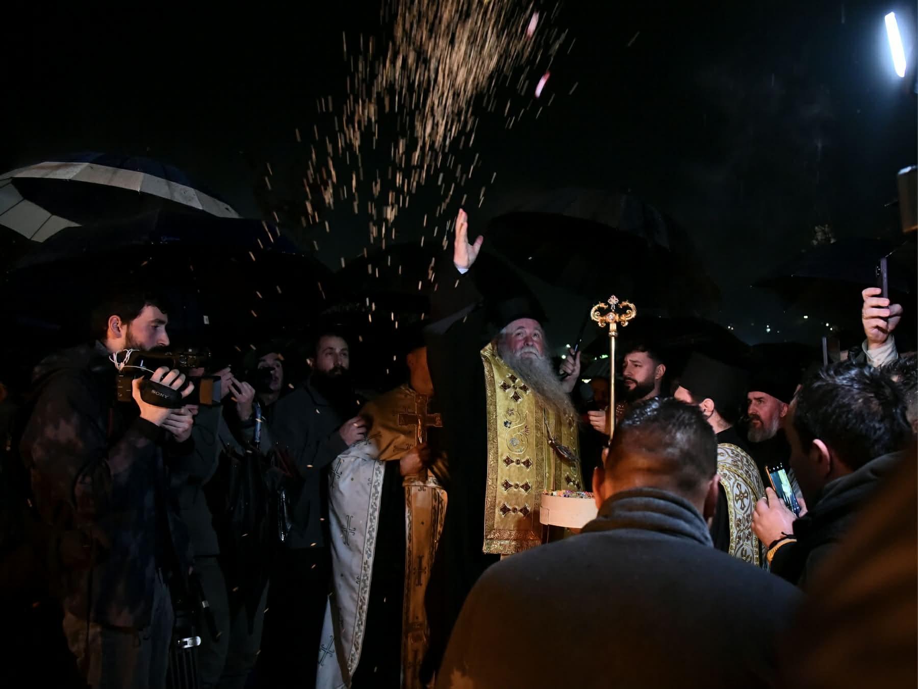Tradicionalno nalaganje badnjaka u Podgorici: Simbol vjere i zajedništva
