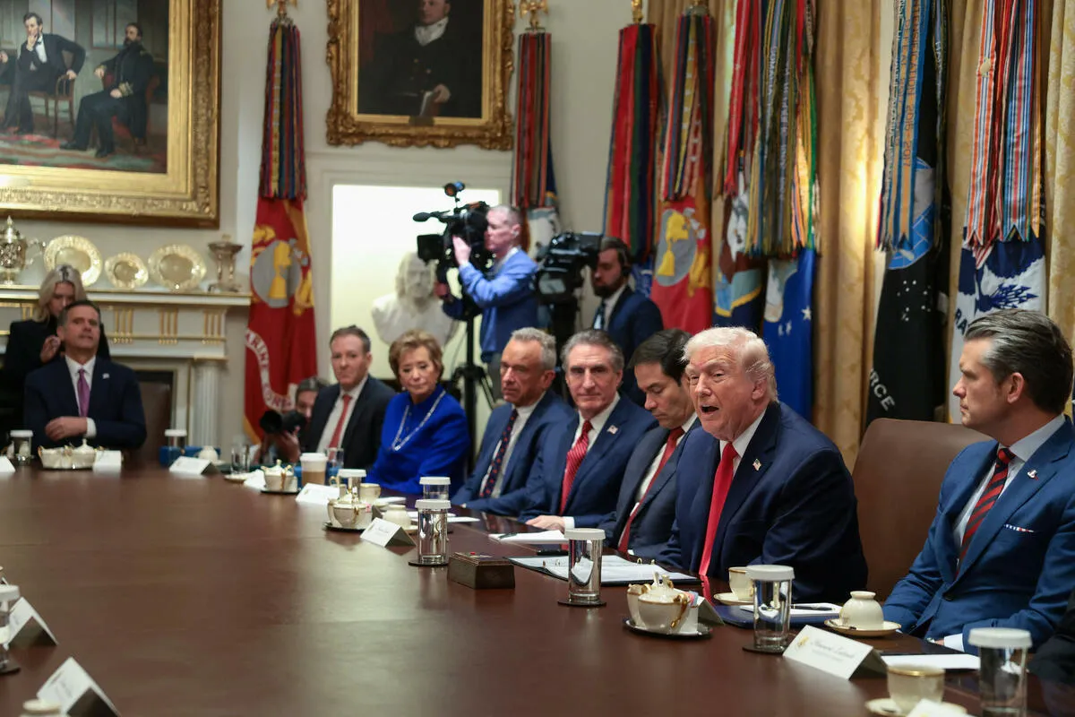 Tramp razmatra vojne opcije protiv Irana kako bi podržao demonstrante