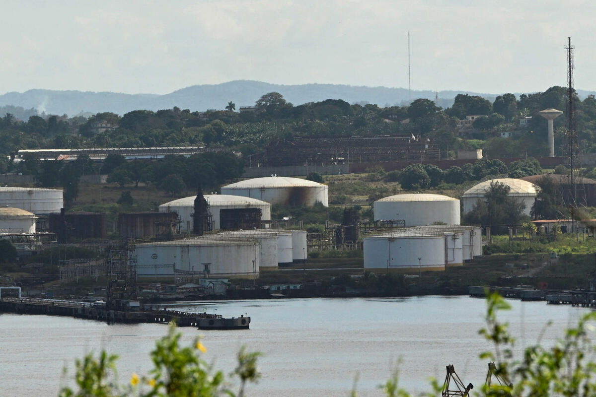 Trampova administracija razmatra blokadu uvoza nafte na Kubu