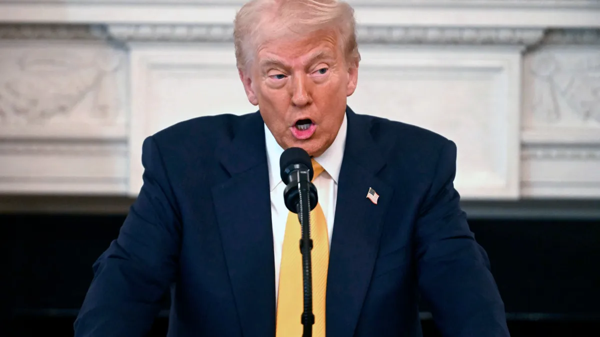 Trump najavio carine na avione iz Kanade