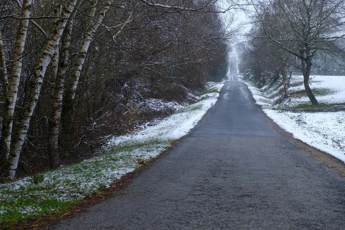 U Crnoj Gori saobraća se po suvim putevima uz smanjenu vidljivost