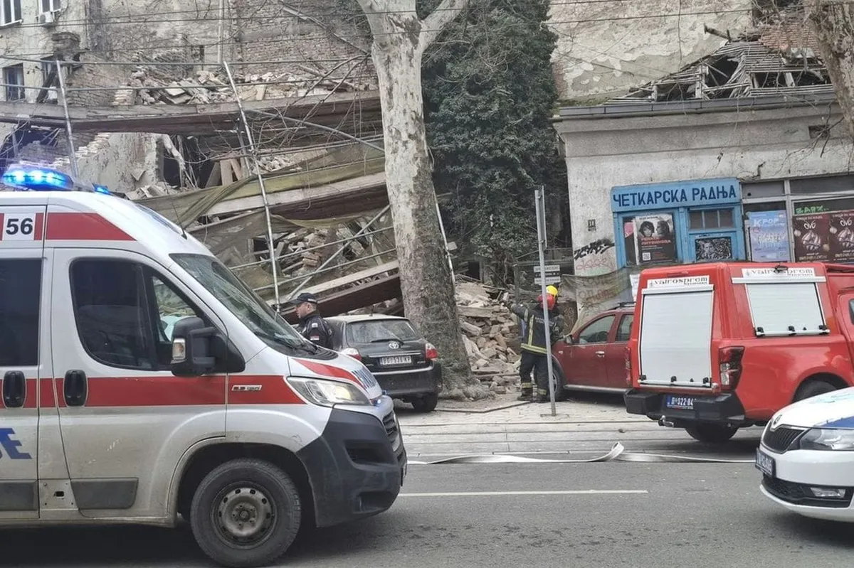 Urušio se dio kuće u Beogradu, oštećena četiri vozila