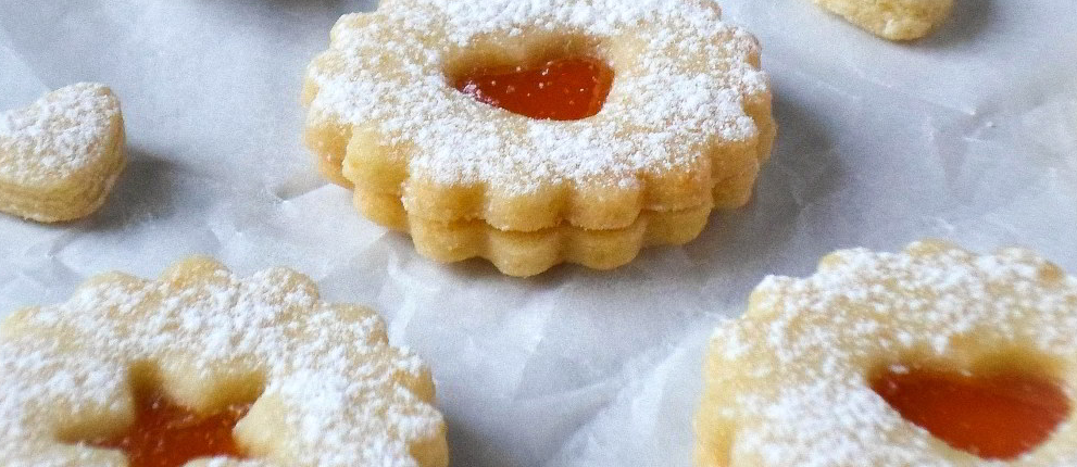 Uživanje u Lincer kolačićima: Tradicija koja spaja generacije