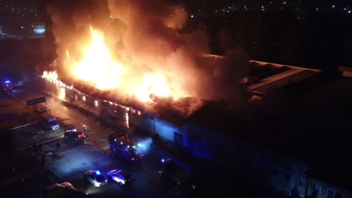 Veliki požar u Novom Pazaru: Radnici zbrinuti nakon evakuacije