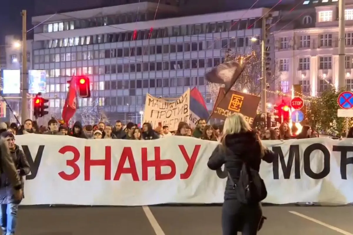 Više hiljada ljudi na protestu 'Znanje je moć' u Beogradu