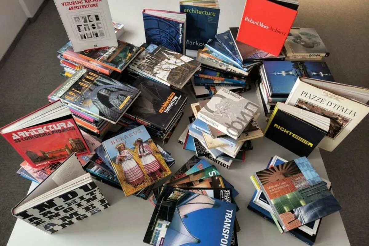 Više od 300 naslova stručne literature poklon za Biblioteku od Petra Arsića