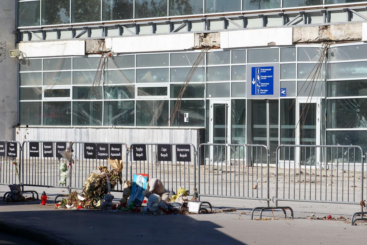 Viši sud u Novom Sadu presudio: Porodice žrtava pada nadstrešnice dobijaju 44 miliona dinara