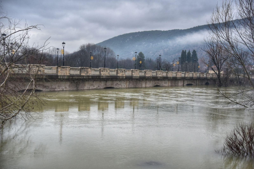 Voda prouzrokovala prelivanje na putu ka Pajićima u Danilovgradu