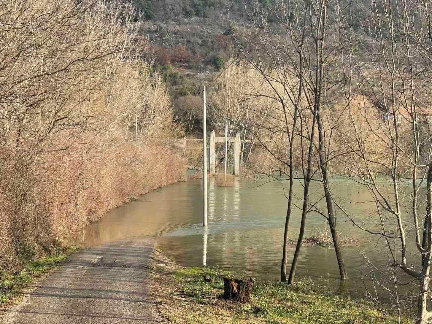 Vodostaj Zete opada, ali putevi i dalje zatvoreni u Danilovgradu