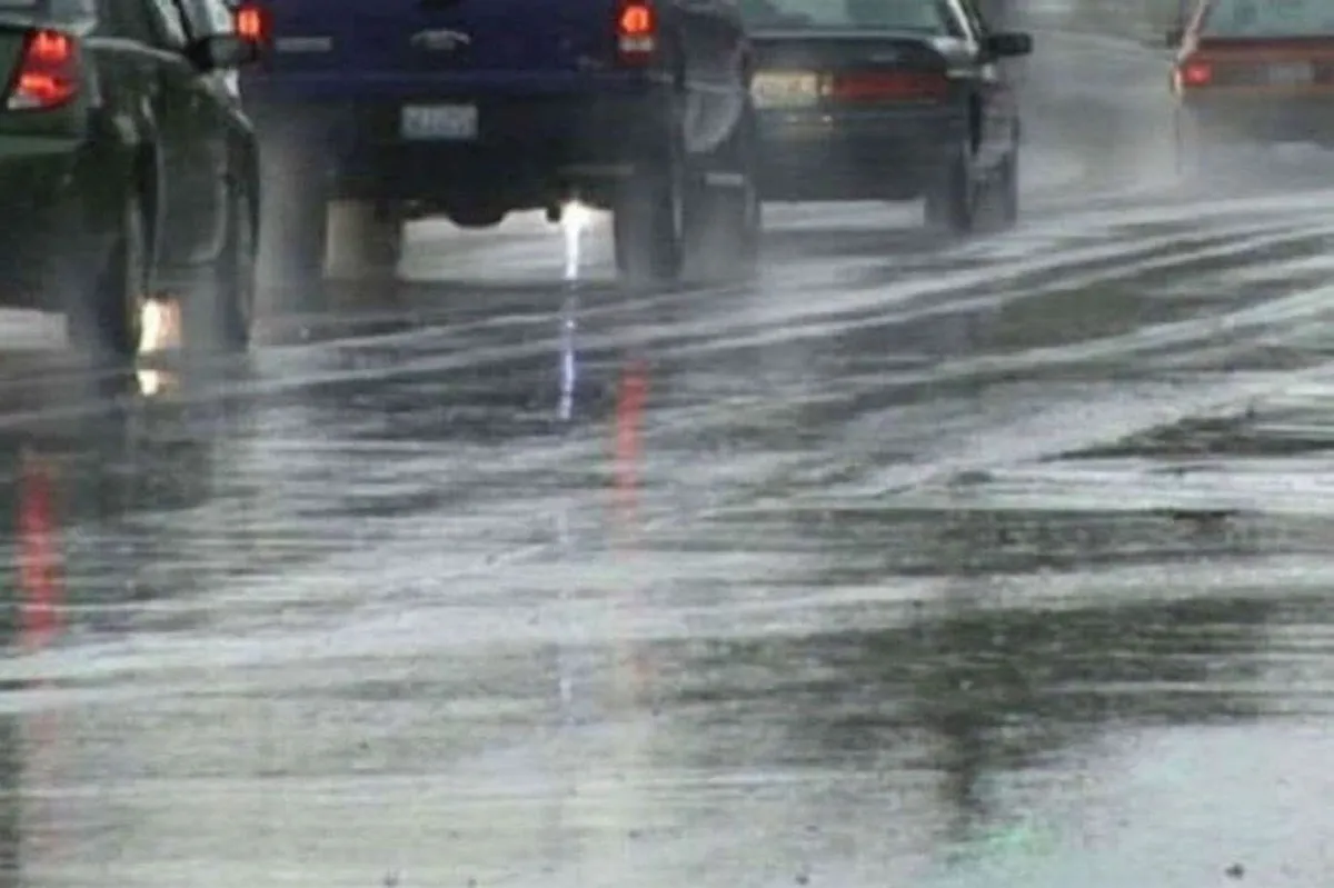 Vozite oprezno: Kolovozi mokri, vidljivost smanjena