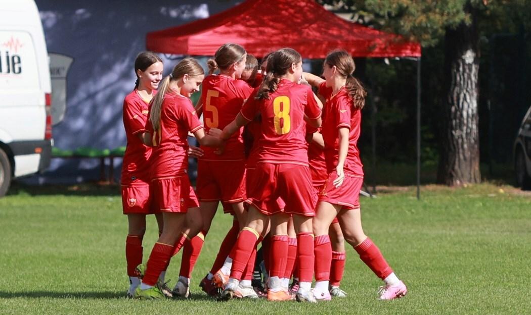 Ženska pionirska reprezentacija Crne Gore na pripremama u Igalu