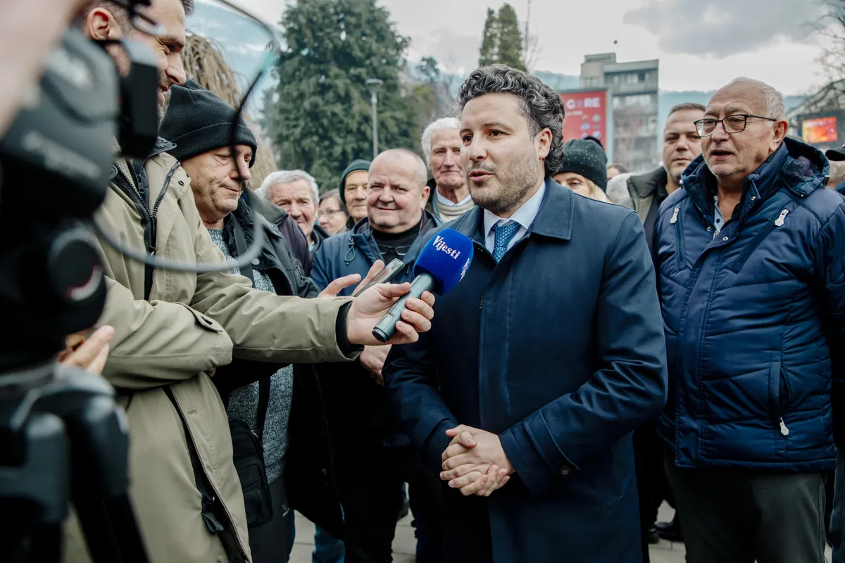 Abazović i Konatar podržali penzionere u Bijelom Polju