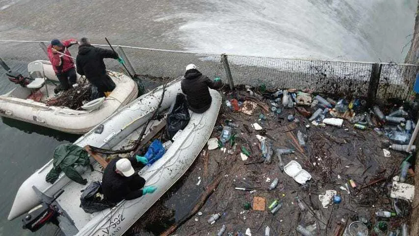 Akcija čišćenja spasila metalnu ogradu na Slanom jezeru