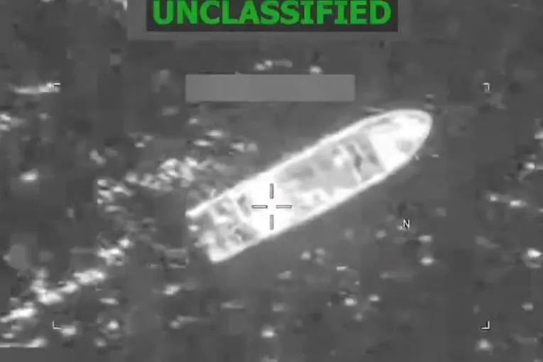 Američka vojska pogodila brod u Pacifiku, ubila trojicu muškaraca