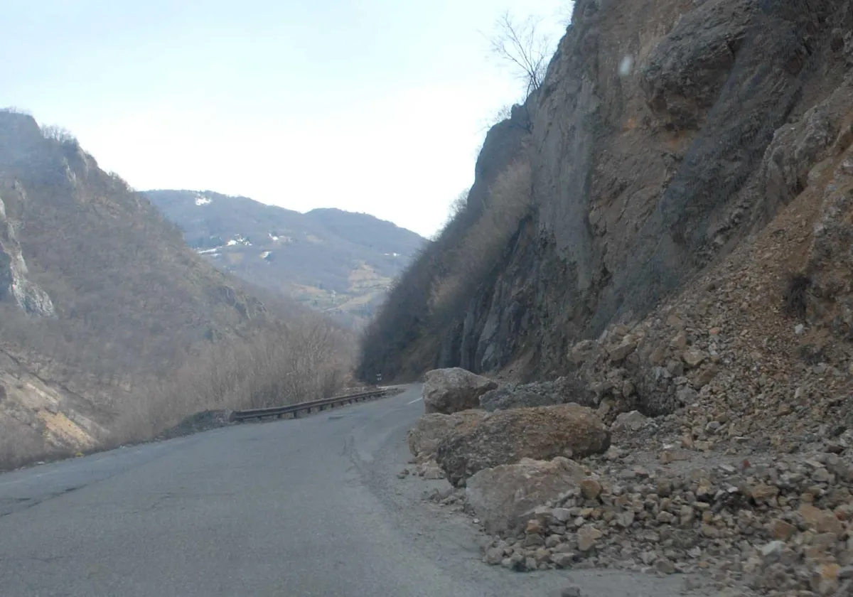 AMSCG savjetuje oprez vozačima: Mogući sitniji odroni na putevima