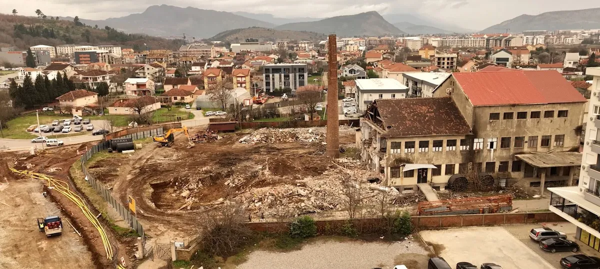 Azbest u fabrici '19. decembar': Krov od kancerogenih ploča bez odgovora nadležnih