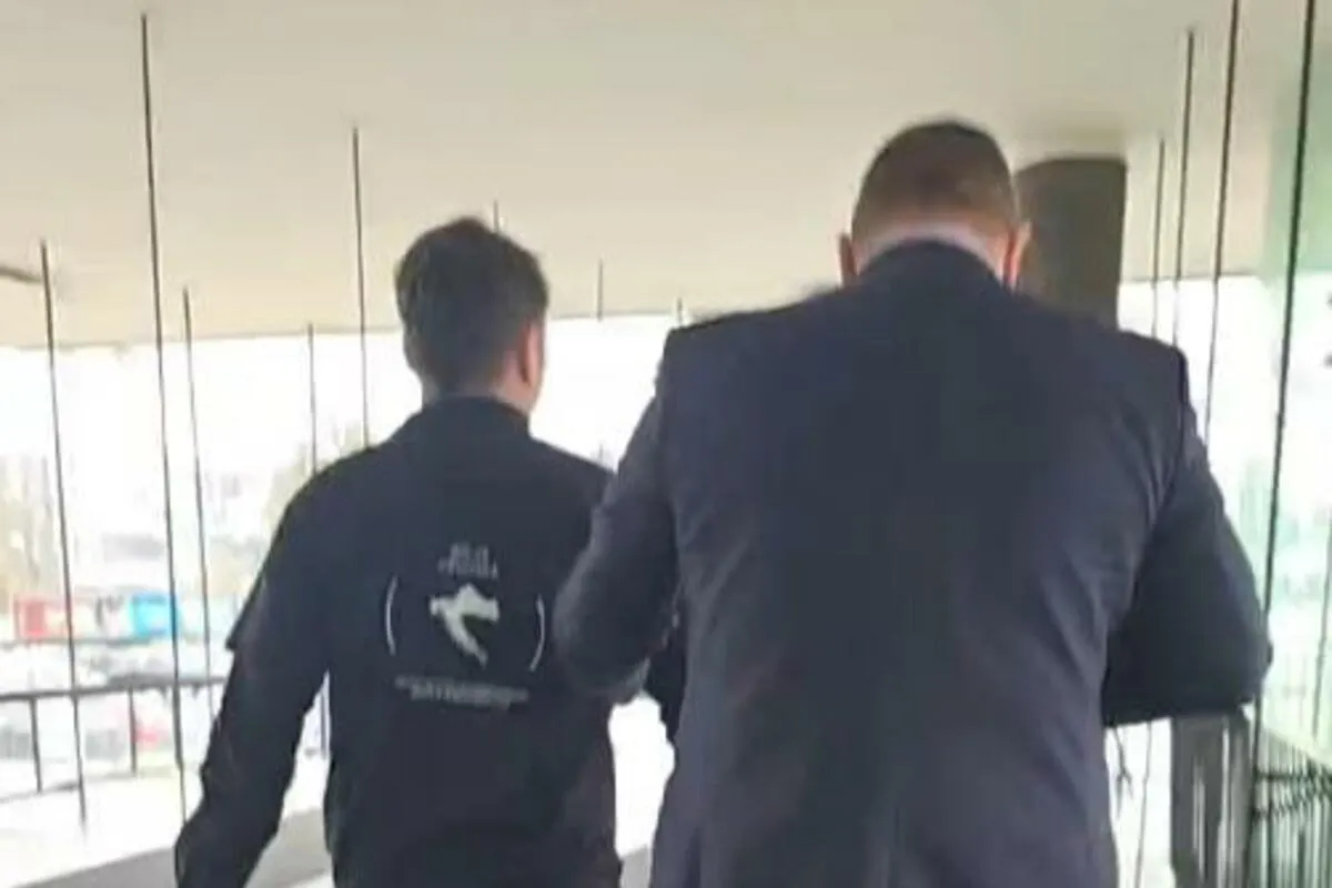 Barišić upao u Gradsku upravu Zagreba i pustio 'Bojnu Čavoglave'