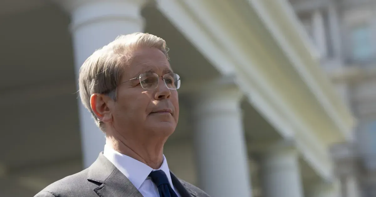 Besent: Od Trampa zavisi hoće li Vorš biti tužen zbog monetarne politike