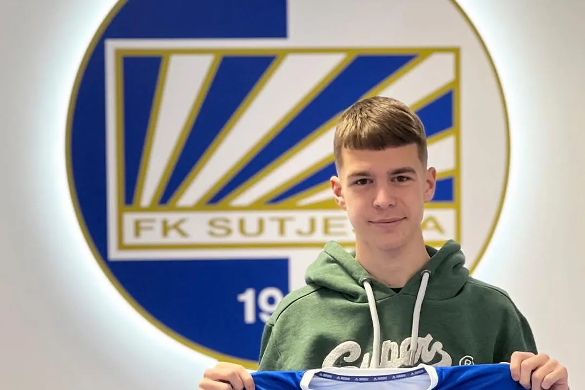 Blažo Đukić potpisao prvi profesionalni ugovor sa Sutjeskom