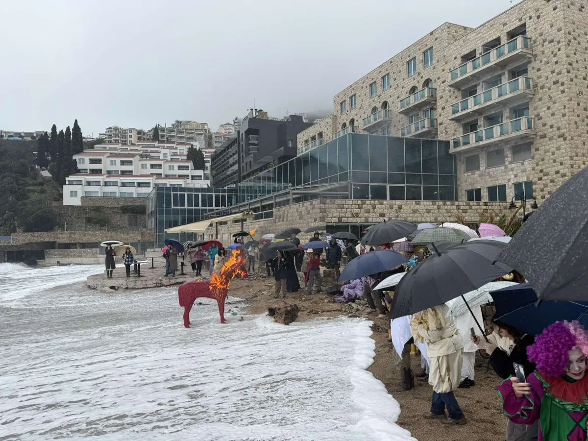 Budvanske poklade održane uprkos kiši: Tradicija se nastavlja