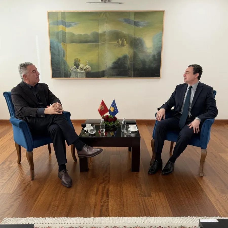 Đukanović u Prištini kod Kurtiija: Sastanak starih saveznika