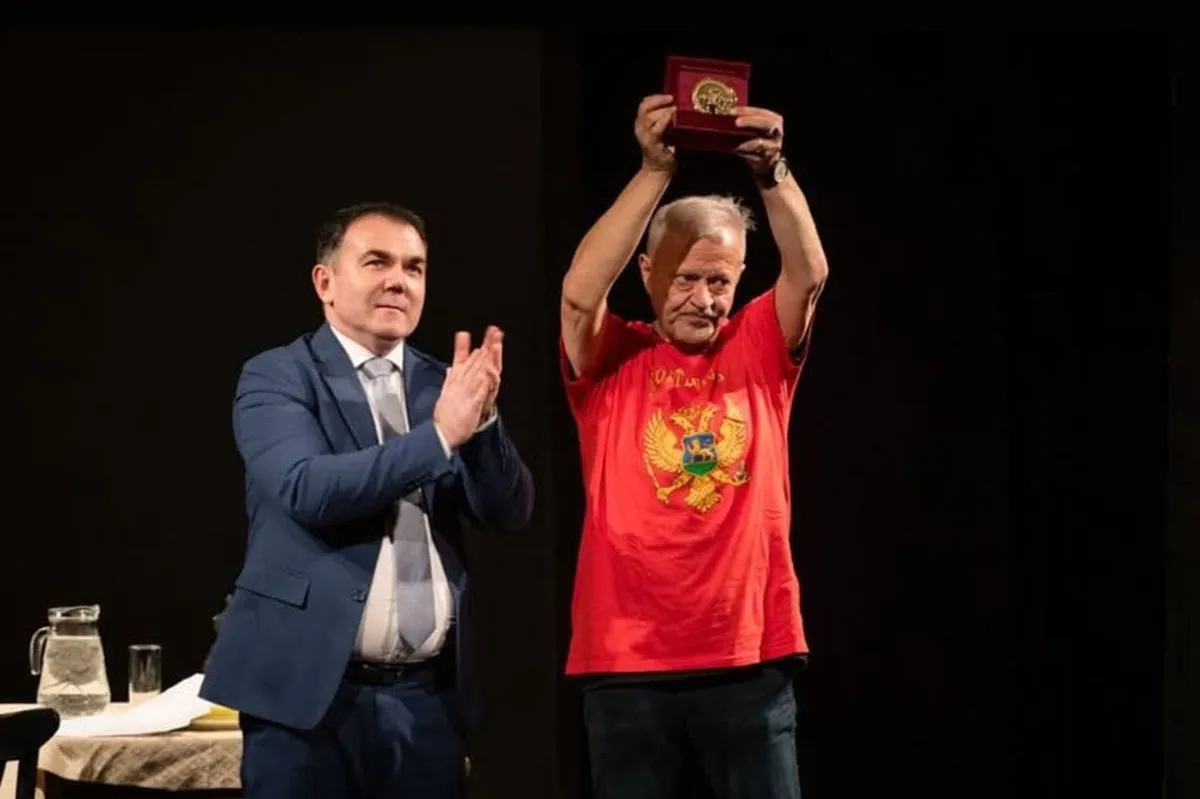 Đurašković uručio poklon Emiru Hadžihafizbegoviću na Cetinju