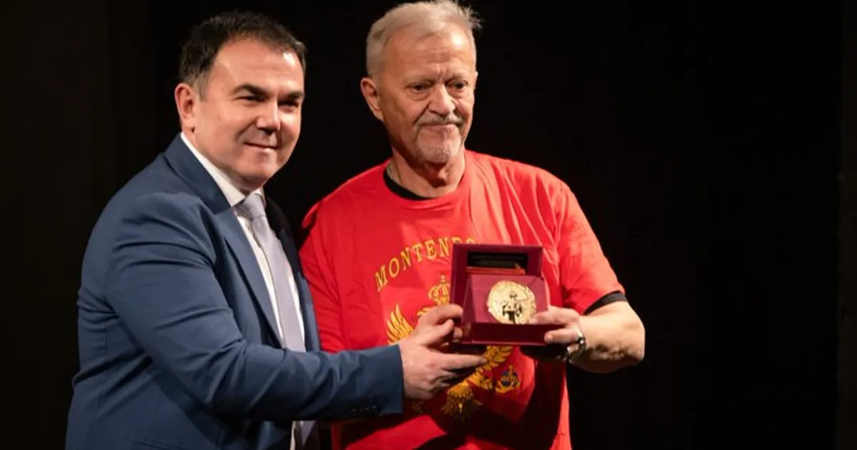 Đurašković uručio poklon Hadžihafizbegoviću u Zetskom domu