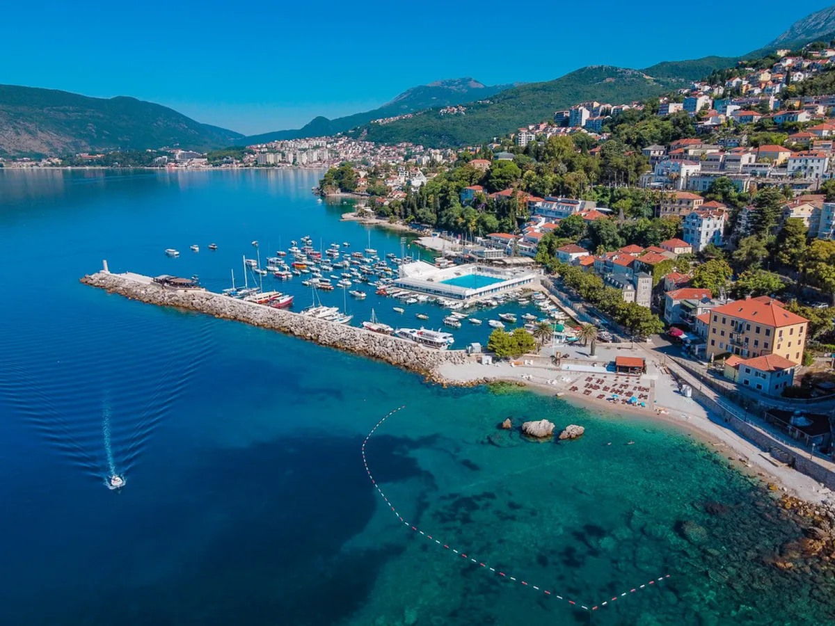 Doklestić upozorava na probleme u Herceg Novom zbog nedostatka procjena uticaja