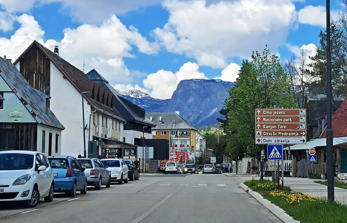 DPS Žabljak: Isticanje trobojke provokacija Mandića, Durmitorska inicijativa ucjenjena