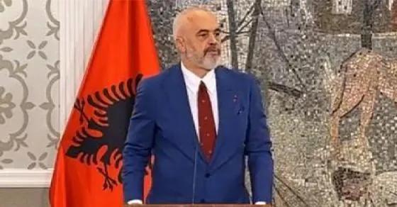 Edi Rama tvrdi da je Vjosi Osmani prijećeno iz Specijalizovanog tužilaštva u Hagu