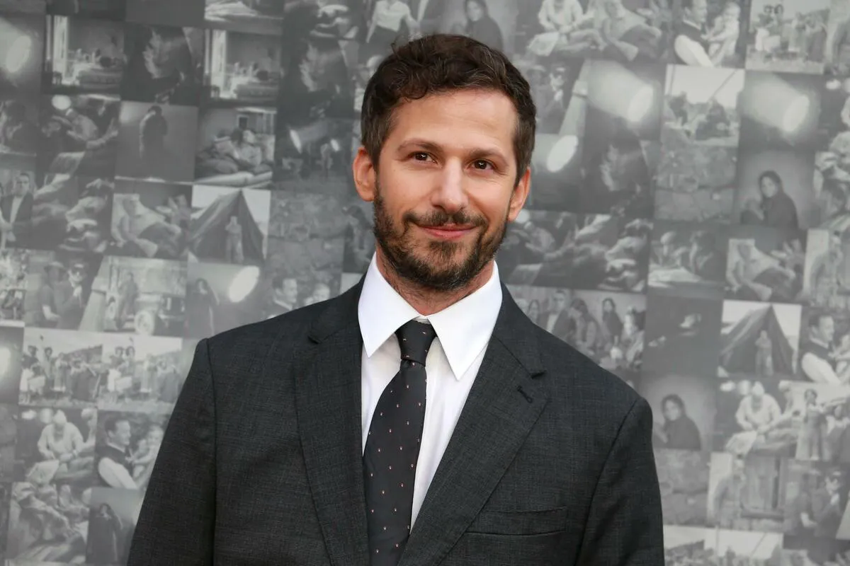 Endi Samberg otkrio neobičan susret sa Džejsonom Momoom