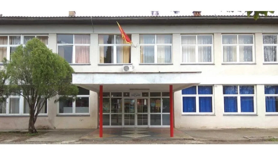 Evakuisani đaci i osoblje OŠ Ilija Kišić u Zelenici zbog mirisa plina