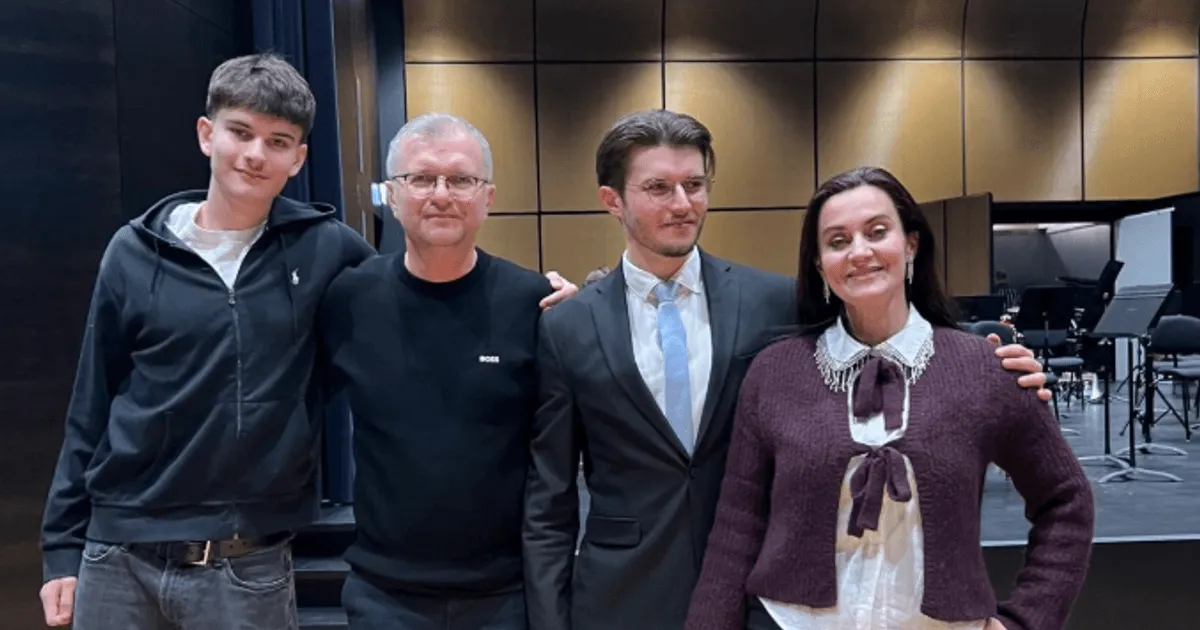 Gala koncert u Petangu: Mladi dirigent iz Crne Gore oduševio publiku