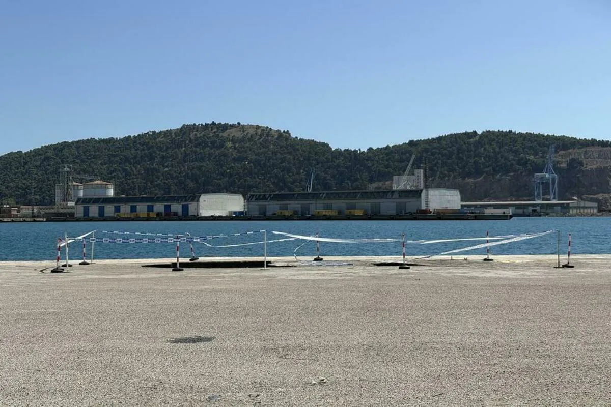 Gat u Luci Bar pukao pod pritiskom trajekta