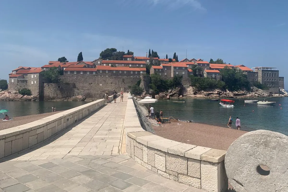 Grad-hotel Sveti Stefan i ovog ljeta pod katancem?