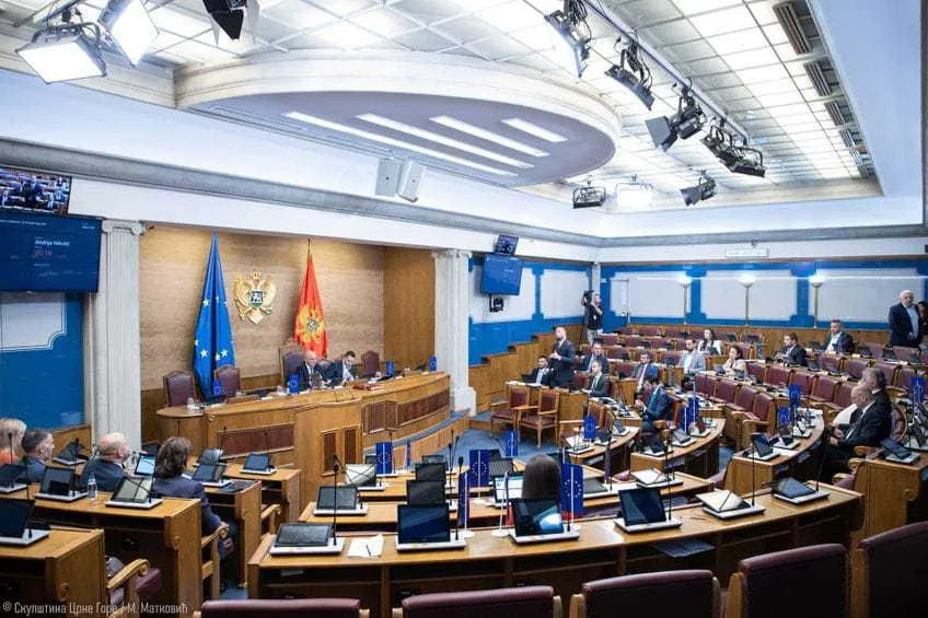 Građani plaćaju partijama 'dug' od 4,4 miliona eura