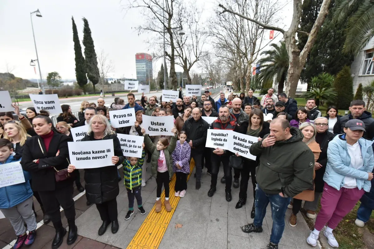 Grupa građana traži ukidanje obavezne vakcinacije MMR vakcinom