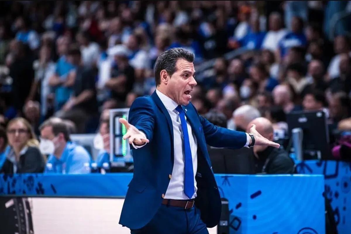 Hapoel iz Tel Aviva pružio podršku treneru Dimitrisu Itudisu