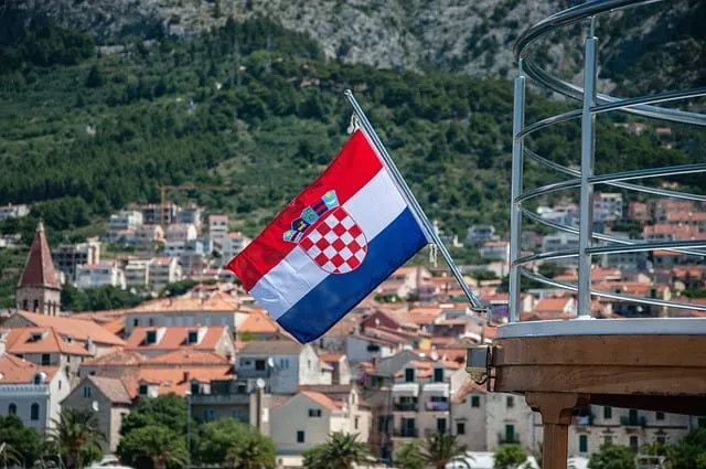 Hrvatsko tužilaštvo pokreće postupak protiv poslanika zbog pjesme o Paveliću