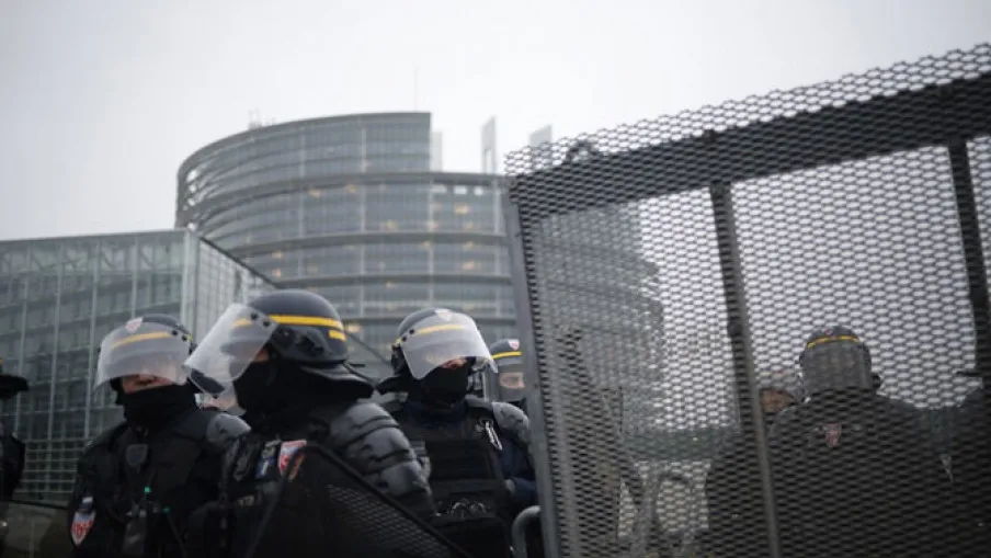 Istraža u Parizu nakon skupa od oko 50 osoba koje su izvodile nacističke pozdrave