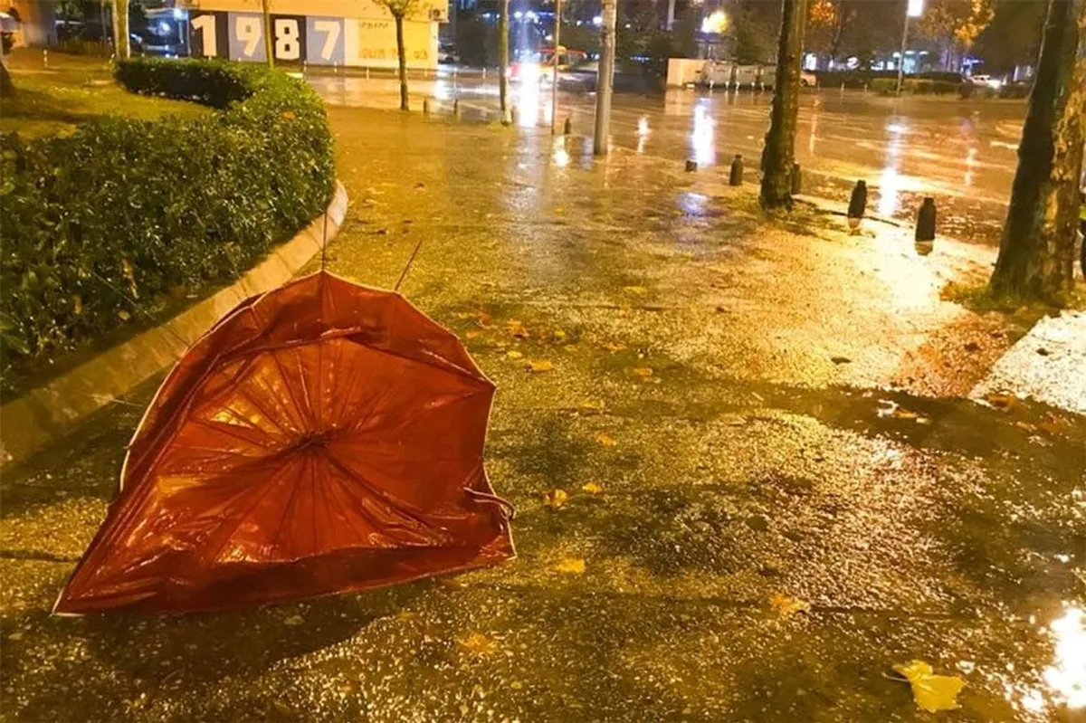 Izdat meteoalarm: Očekuje se jak vjetar, kiša i pljuskovi