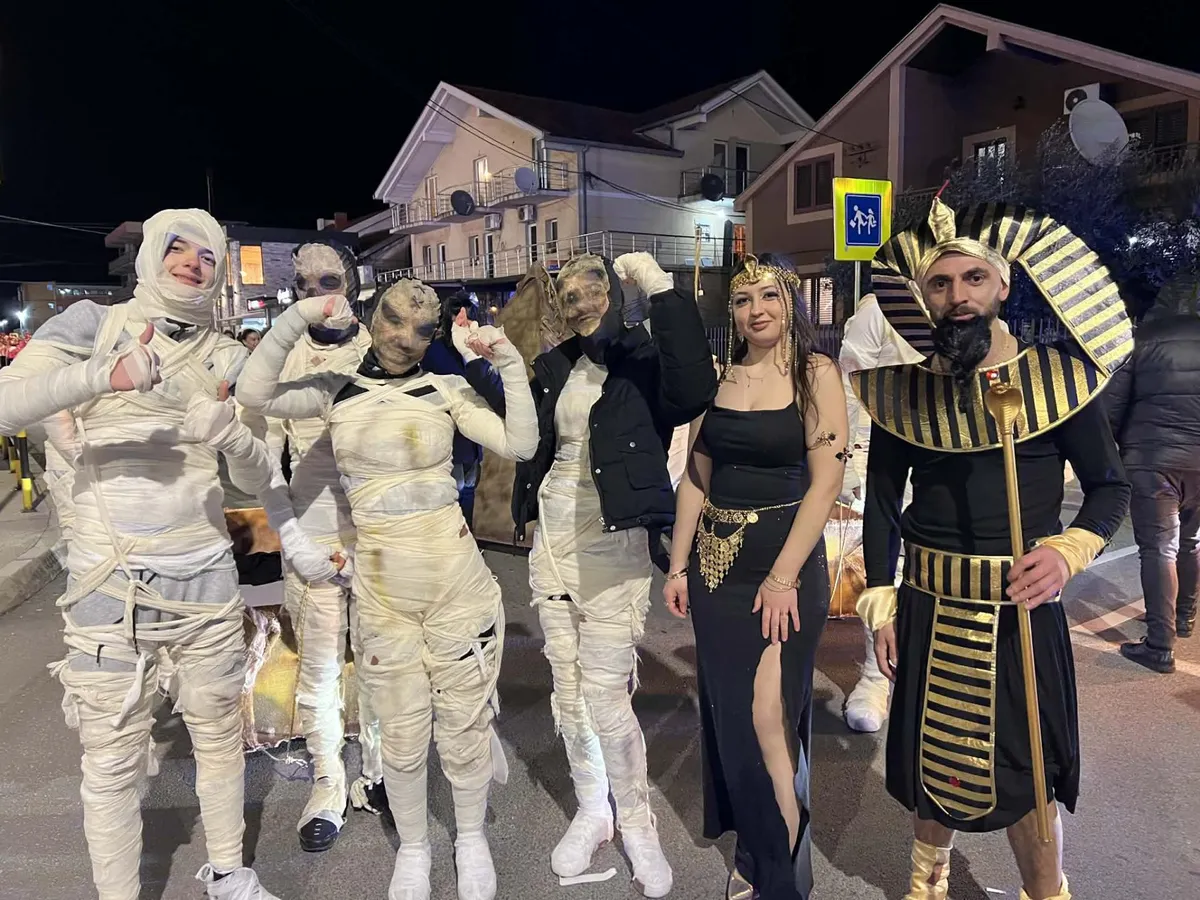 Karneval u Tuzima: Vještica 'telefon' izazvala burne reakcije